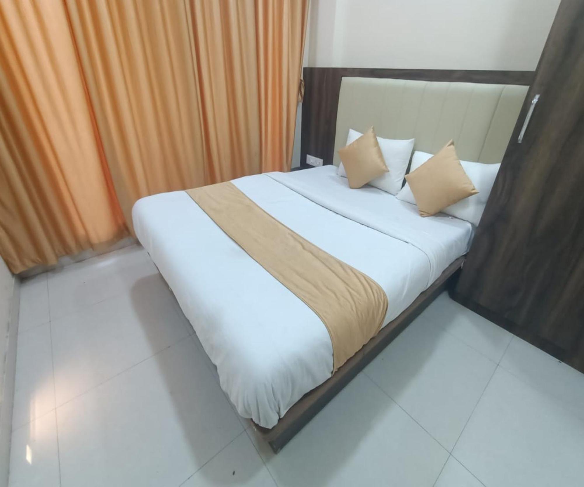 Hotel Om Sai Navi Mumbai Exterior foto
