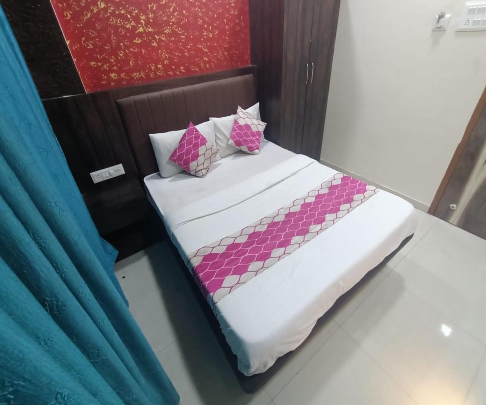 Hotel Om Sai Navi Mumbai Exterior foto
