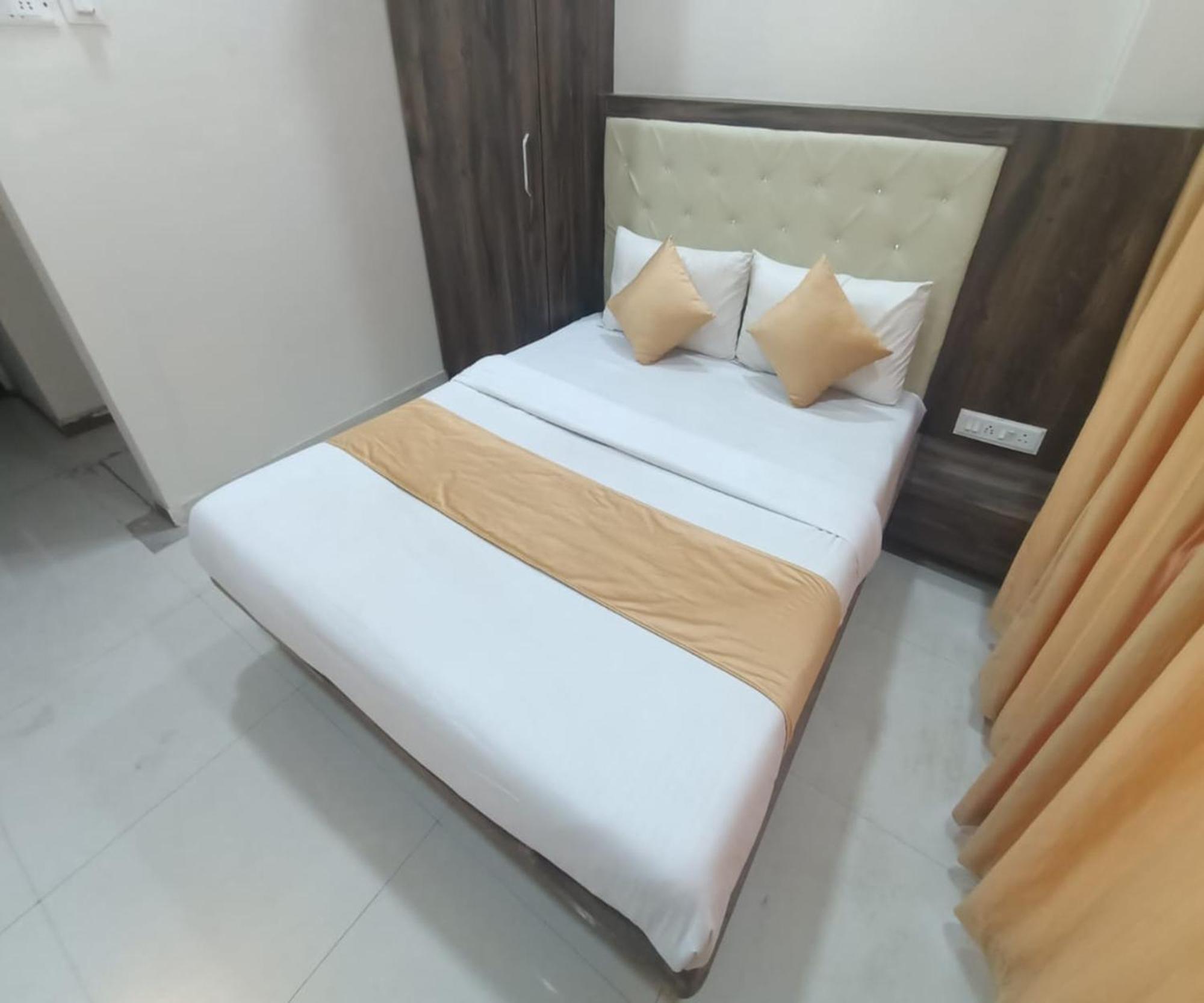 Hotel Om Sai Navi Mumbai Exterior foto