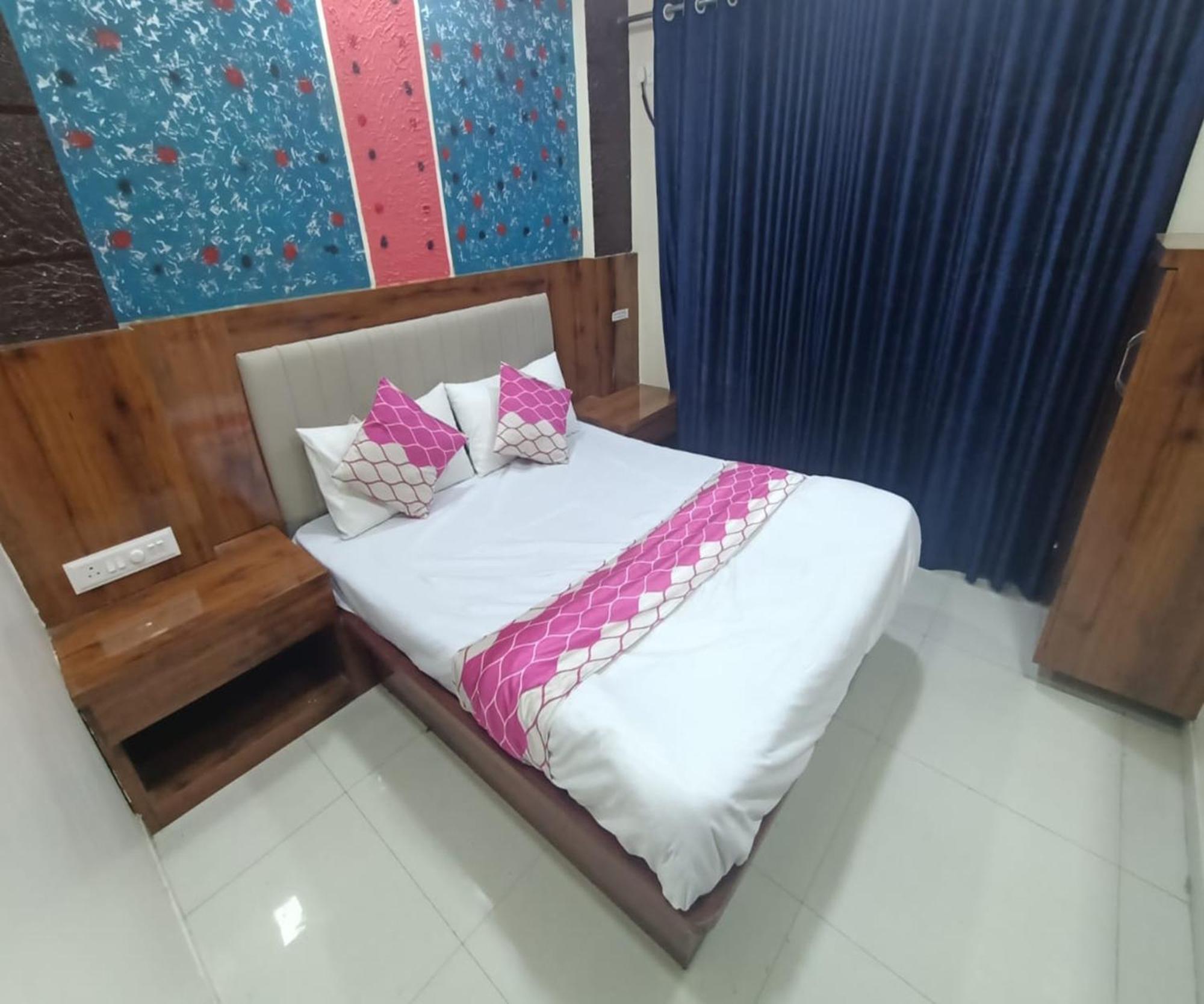 Hotel Om Sai Navi Mumbai Exterior foto