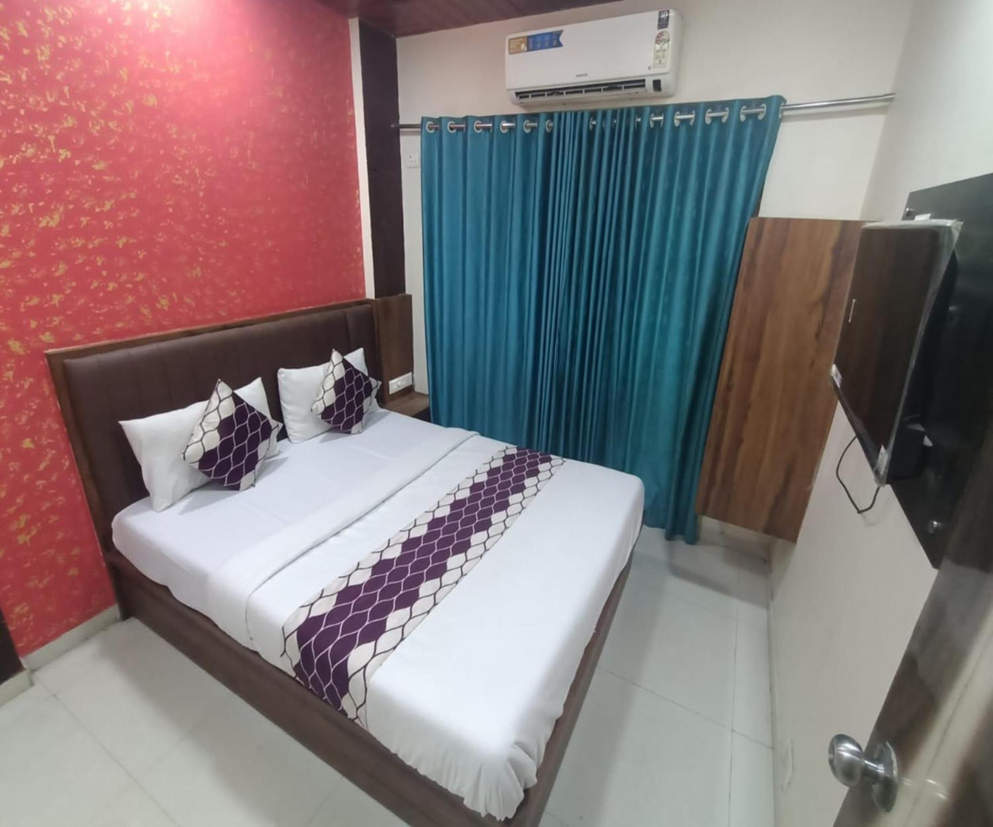 Hotel Om Sai Navi Mumbai Exterior foto